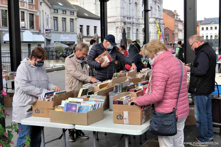Bib verwent verkoopt boeken voor een prikje