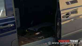 Ruba ebike nella notte e si nasconde nell'erba, poi aggredisce i carabinieri - SondrioToday