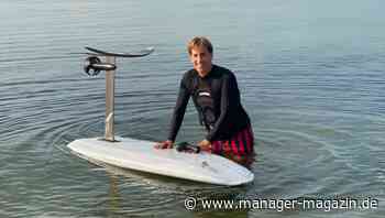 Jan Henric Buettner: Auf dem E-Foil-Board mit dem früheren Bertelsmann-Star