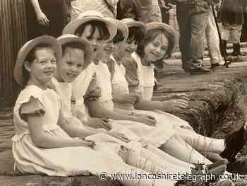 Who remembers the Ossy Cloggers performing in 1989?