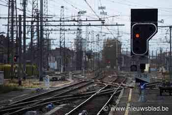 82-jarige man als bij wonder ongedeerd na aanrijding met trein