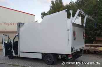 St. Egidien: Transporter bleibt an Brücke hängen - Freie Presse