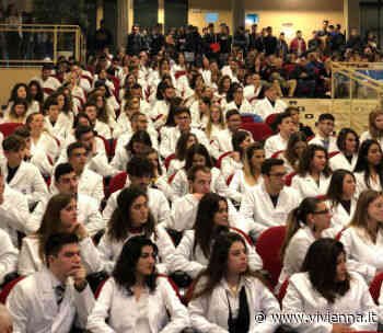 Facoltà Medicina Università Dunarea De Jos di Enna: presentazione dei primi 13 laureati - Vivi Enna