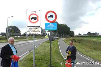 Dubbele borden geven inrijverbod voor doorgaand vrachtverkeer aan