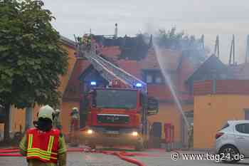 Haus steht in Dresden-Weißig in Flammen: Feuerwehr mit Großaufgebot vor Ort - TAG24
