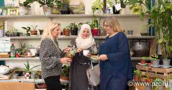 Bij de Ruilwinkel Zierikzee halen mensen veel meer dan spullen. Je wisselt er ook verhalen uit - PZC