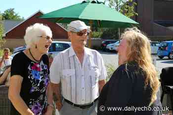 Celeb gardener, Charlie Dimmock visits Southampton retirees - Daily Echo