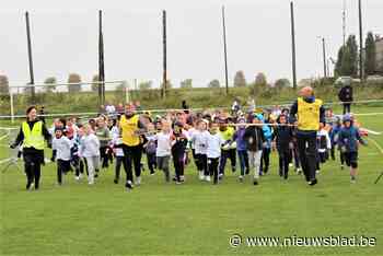 Leerlingen trotseren weer en wind tijdens scholenveldloop