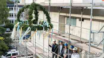 Neuer Anbau und Modernisierung von Räumlichkeiten: Kreisklinikum Siegen feiert Richtfest - Rhein-Zeitung