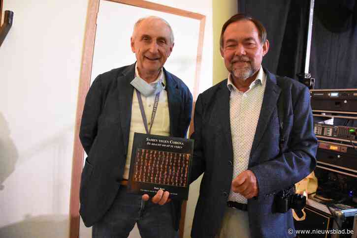 Vrijwilligers vaccinatiecentrum Koornmolen vereeuwigd in herinneringsboek: “Wie hier aan de slag was, vergeet dat nooit meer”