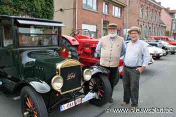 Oldtimers staan te pronken in centrum Eksaarde - Het Nieuwsblad