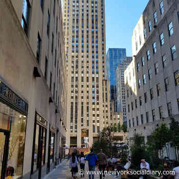 Rockin' Rockefeller Center Retail - newyorksocialdiary.com