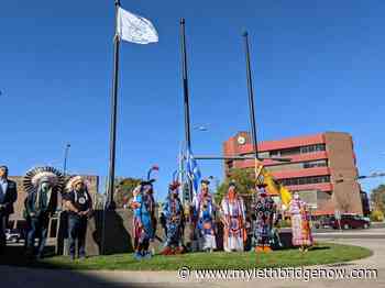 Reconciliation: Blackfoot Confederacy flag now permanent outside Lethbridge City Hall - My Lethbridge Now