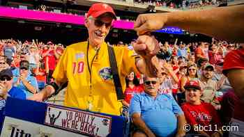 Phillies vendor celebrates 50 years working at ballparks