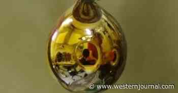 Real-Life Alchemists? Scientists Turn Water Into Shiny, Golden Metal