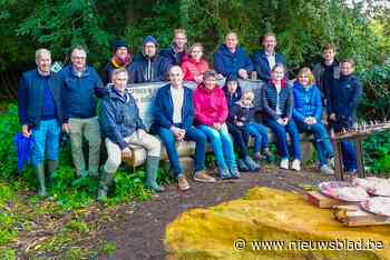 Rusthoekje als eerbetoon aan overleden leden milieuraad - Het Nieuwsblad