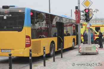 Vollbremsung in Chemnitz: Busfahrerin verhindert Crash, trotzdem gab es Verletzte - TAG24