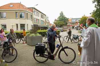 Succes voor eerste fietswijding in Lambertusparochie - Gazet van Antwerpen