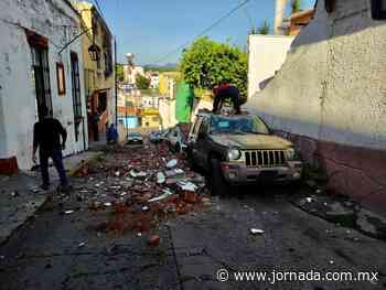 Colapso de bardas y árboles por lluvias en Cuernavaca - La Jornada