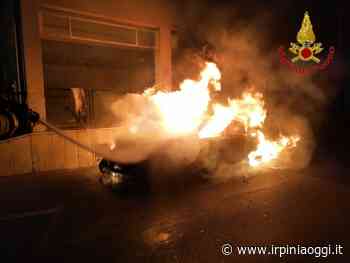 Auto in fiamme a Solofra, danneggiato edificio comunale - Irpiniaoggi.it - Irpiniaoggi.it