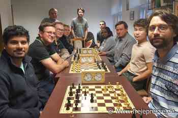 Studenten helfen an den Brettern - Freie Presse