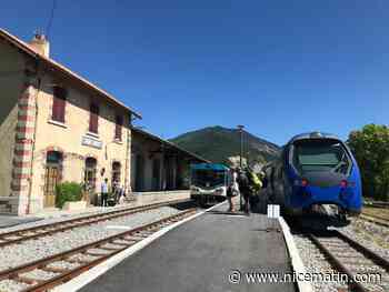 Une voiture percute le train des Pignes