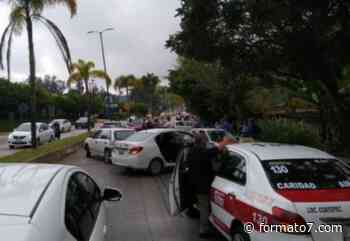 Carambola de 13 vehículos en la carretera Xalapa-Coatepec - Formato Siete