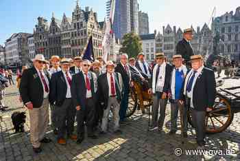 Nieuwe Snor van 't Stad eindelijk gehuldigd met “overweldigende” optocht: “Ik voelde me voor één dag een royal” - Gazet van Antwerpen