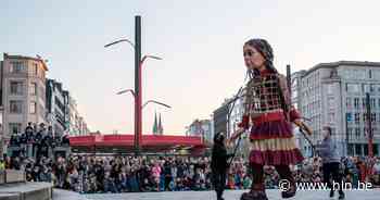 IN BEELD. Reuzin Amal gearriveerd in Antwerpen (en hier passeert ze morgen): “De vlieger neemt al haar wensen en dromen mee de lucht in” - Het Laatste Nieuws