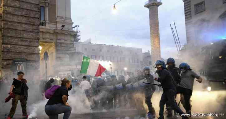 Schwere Ausschreitungen bei Corona-Demos in Rom