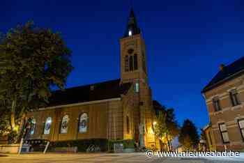 Kerktoren is baken van kunstzinnig licht