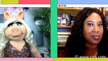 Miss Piggy 'scolds' CNN reporter over relationship question