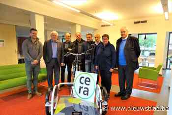 Sint-Remigius neemt elektrische rolstoelfiets in gebruik (Pittem) - Het Nieuwsblad