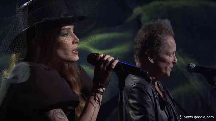 Watch Halsey and Lindsey Buckingham Perform “Darling” on SNL - Pitchfork