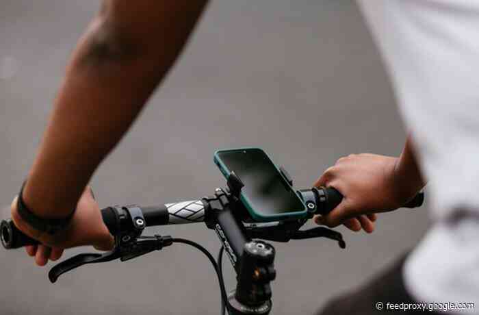 Secure aluminum rotating handlebar bike phone mount