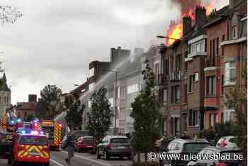 Bewoners kunnen vluchten uit brandend rijhuis