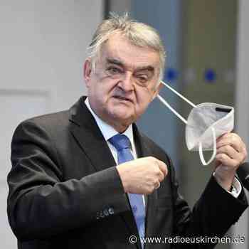 Randalierer mit Bengalos vor Haus von NRW-Innenminister - radioeuskirchen.de