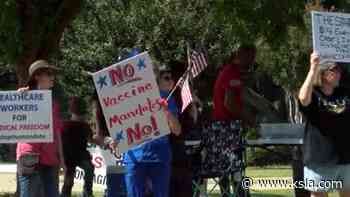 Demonstrators hold rally for “medical freedom” following Ochsner LSU Health's vaccine mandate for employees - KSLA
