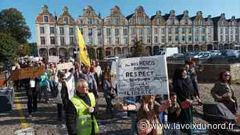 Ce samedi, la manif contre le pass sanitaire à Arras a tracé sa route sous le soleil - La Voix du Nord