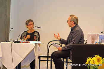 Neuer Roman „Die Puppenspielerin“: 120 Gäste bei Buchpremiere von Sibylle Schleicher in Ulm