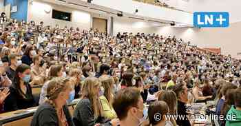 Endlich wieder Hörsaal: Uni Lübeck begrüßt Erstsemester