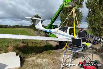 Takelen voor gevorderden: vliegtuig dat noodlanding moest maken uit maïsveld gehaald