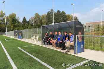 Foto overleden voetballertje Arne (11) prijkt op nieuwe dug-out OLVAC