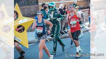 London Marathon Runner in Full F1 Suit Sets Guinness World Record - The Drive