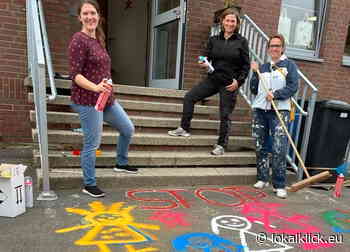 Eltern und Lehrkräfte gestalten Schulhof der Schule Willicher Heide - Lokalklick.eu - Online-Zeitung Rhein-Ruhr
