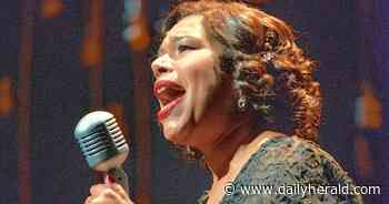 Powerhouse performance: Bethany Thomas triumphs in 'Songs for Nobodies' at Northlight Theatre - Chicago Daily Herald