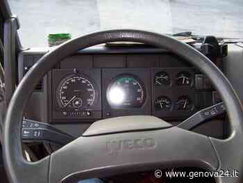 Tachigrafo manomesso, la stradale denuncia il conducente di un tir: sembrava fermo ma era in viaggio - Genova24.it