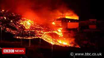 La Palma: Lava engulfs more buildings on Spanish island