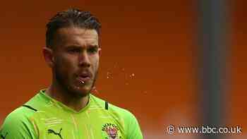 Chris Maxwell: Blackpool goalkeeper out after tearing quadricep