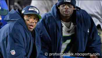Russell Wilson staying engaged while rehabbing, helping Geno Smith prepare